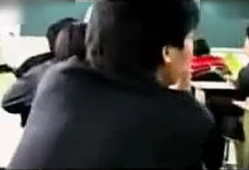 美女被叉视频,美女被叉视频引发的深思